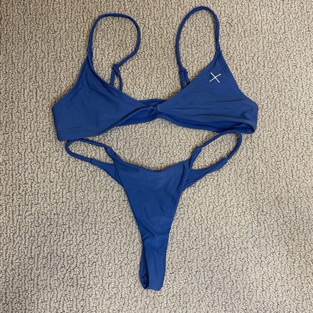 Boutine LA blue bikini